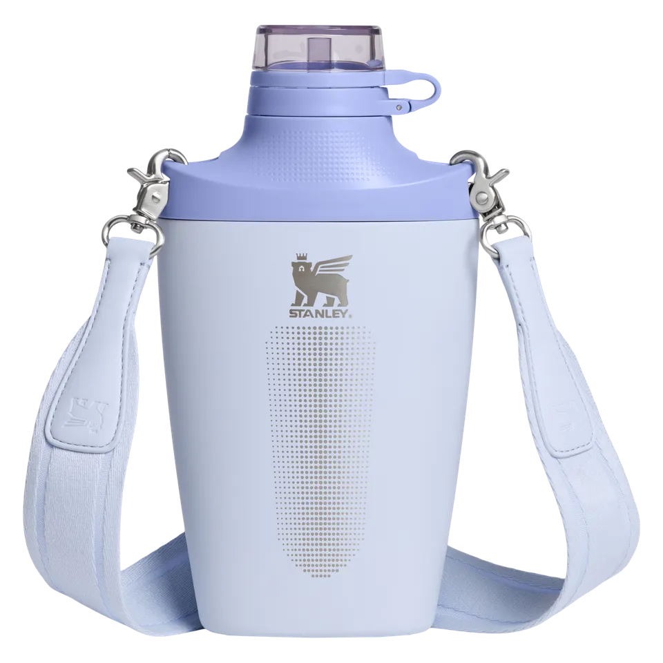 stanley-1913-cross-bottle-0-68l-auslaufsichere-wasserflasche-mit-tragegurt image 1