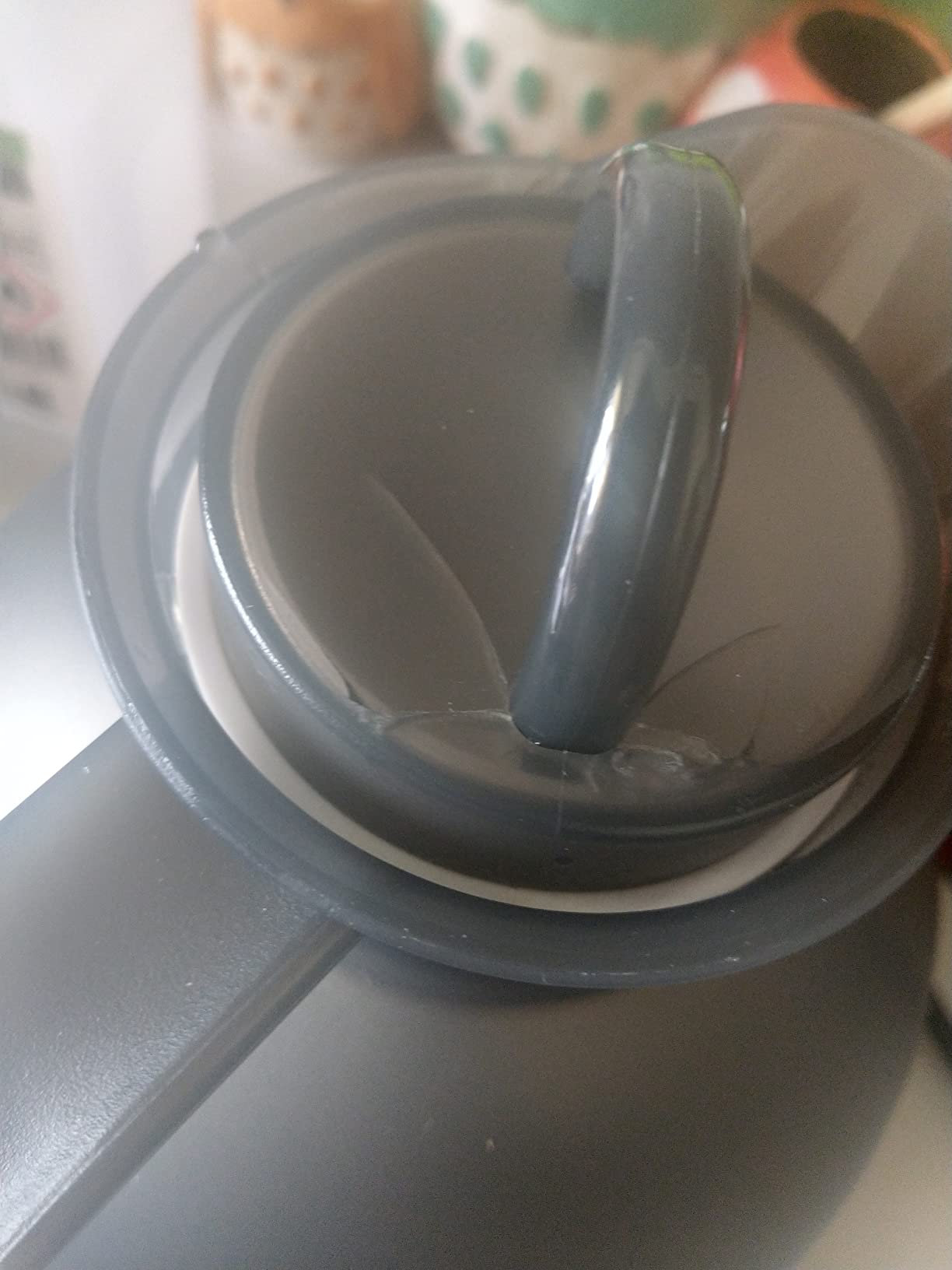 Schöne Kanne, aber der Deckel ist fragil