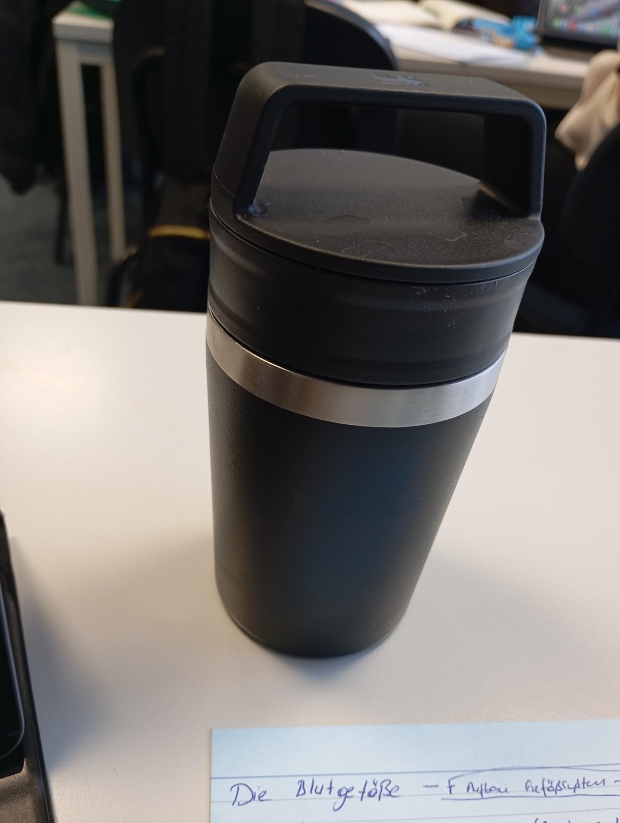 Guter Becher für die Handtasche