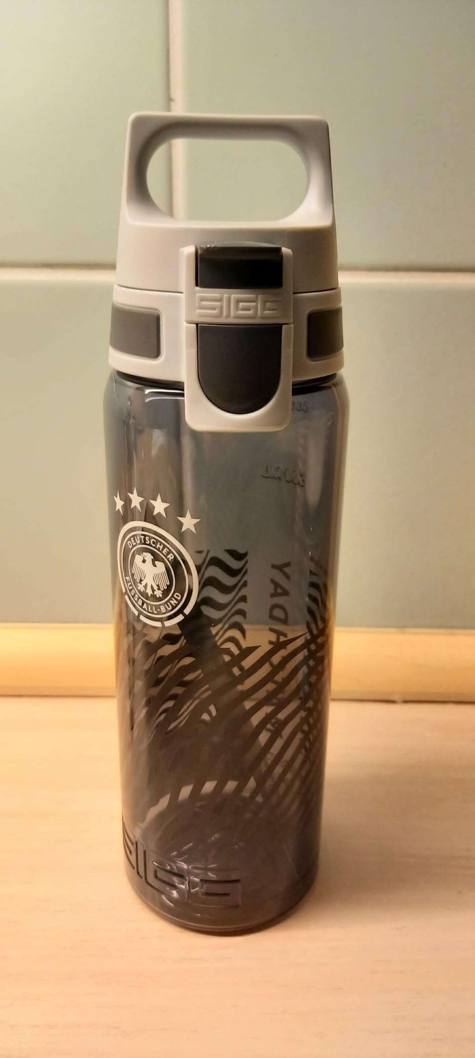 Schöne Flasche, aber Deckel etwas locker