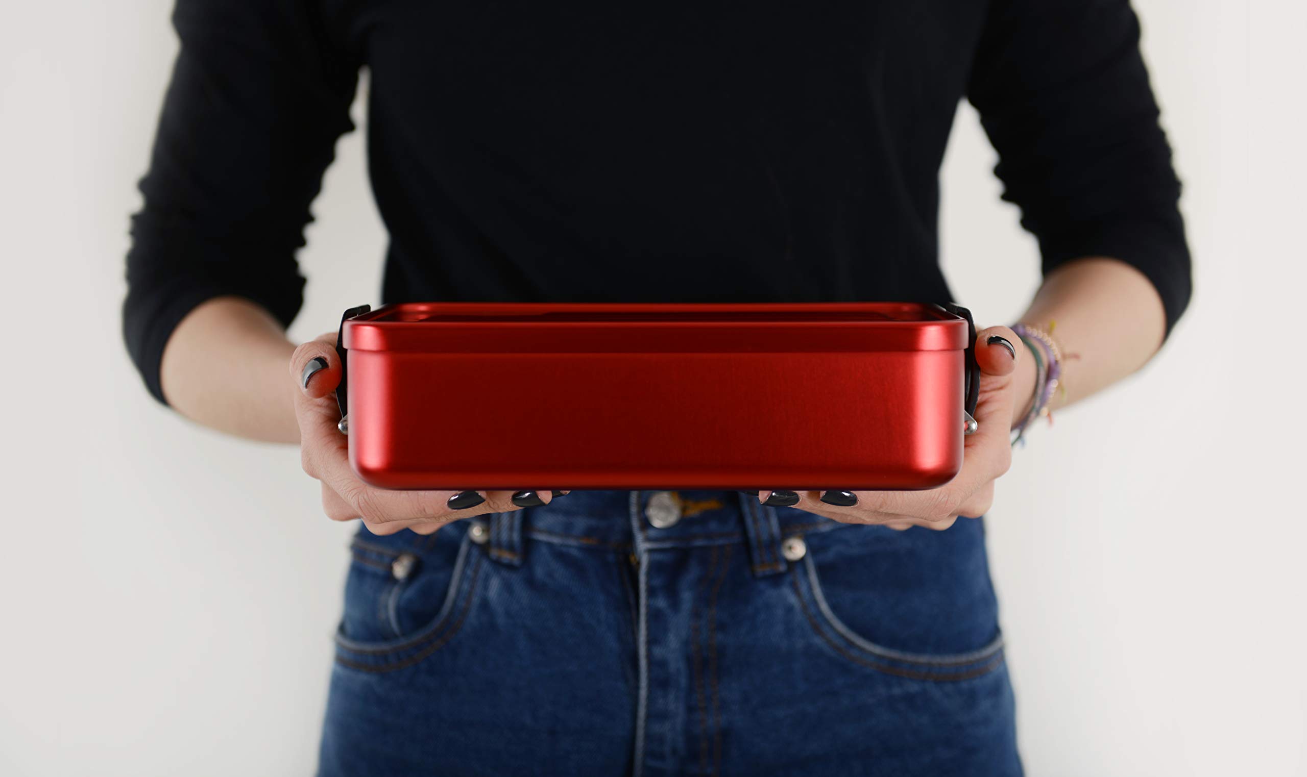 sigg-metal-box-plus-l-rote-lunchbox-1-2-l-leichte-aluminium-brotbox-mit-silikon- image 2