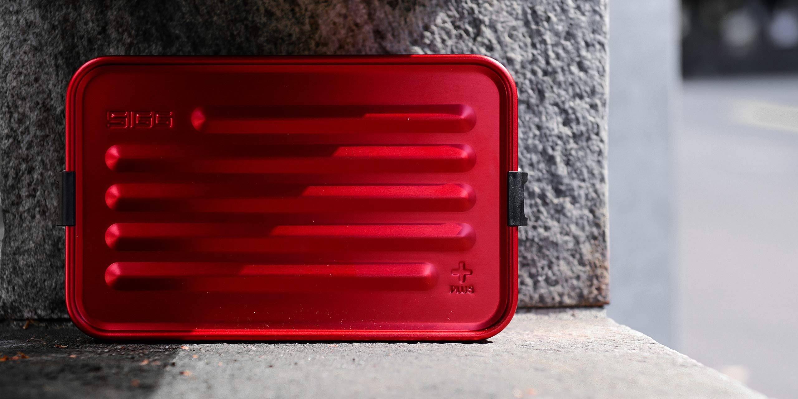sigg-metal-box-plus-l-rote-lunchbox-1-2-l-leichte-aluminium-brotbox-mit-silikon- image 4