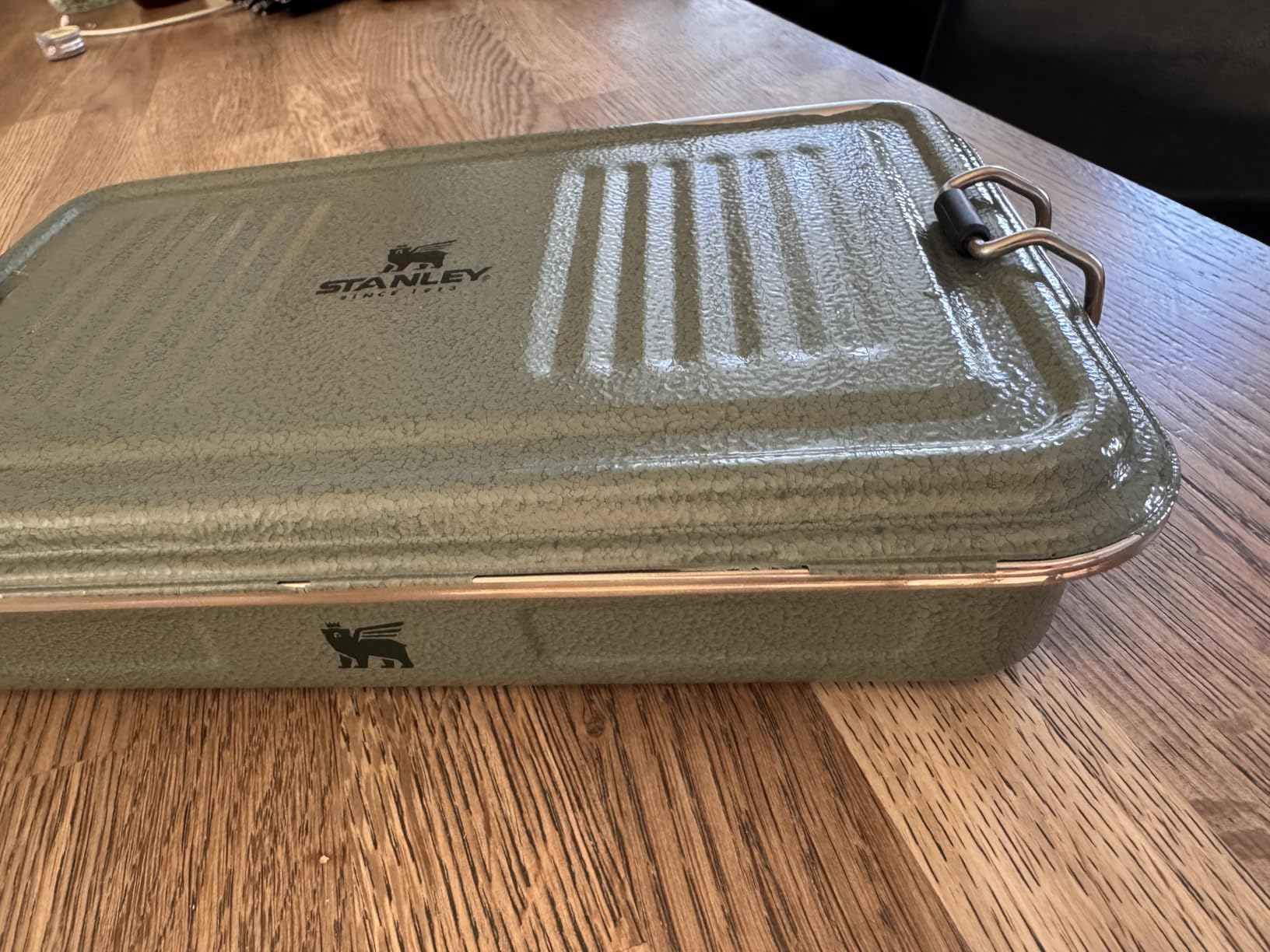 Gute Lunchbox, aber Deckel schmeckt nach Plastik