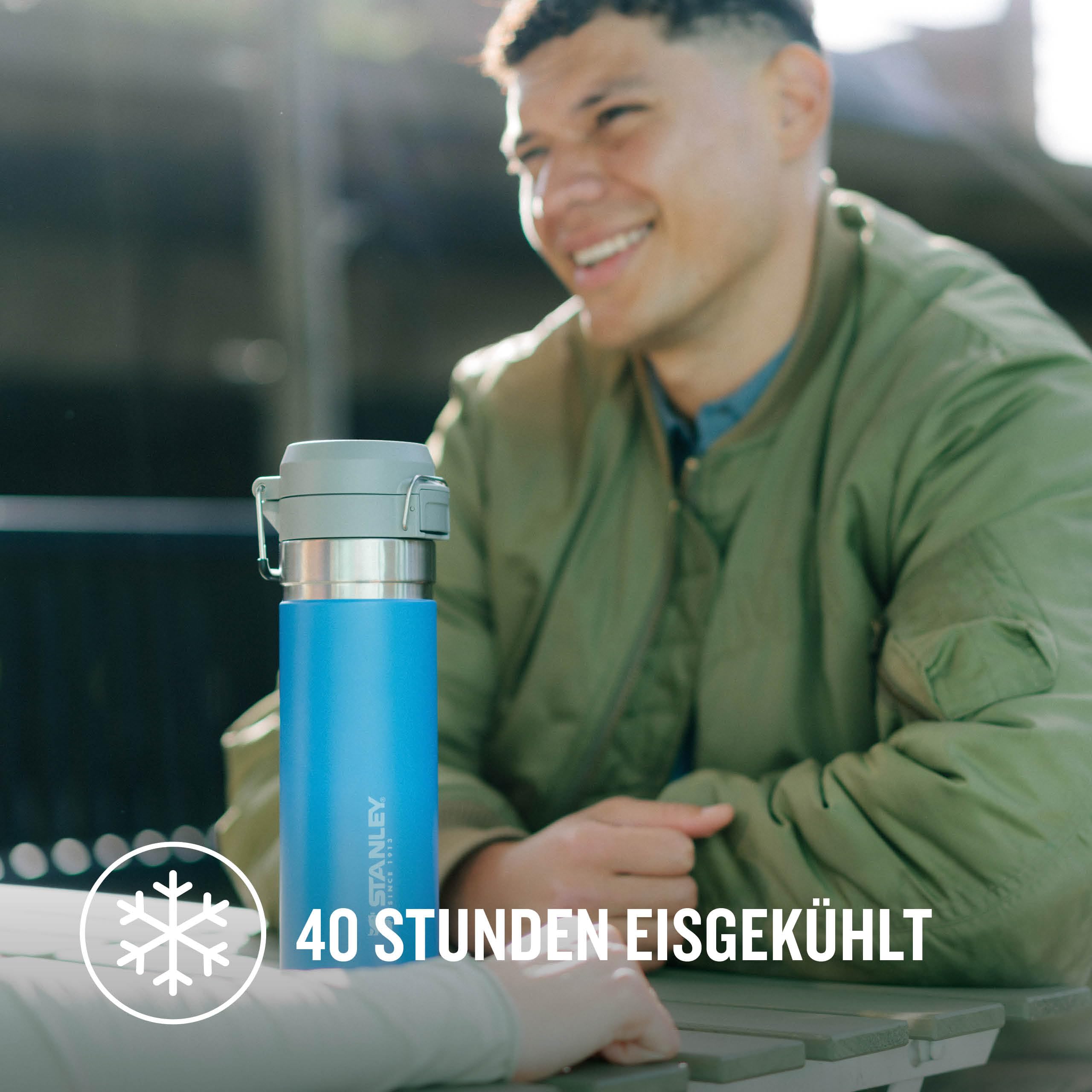 stanley-1913-quick-flip-trinkflasche-0-7-l-azure-isolierflasche-aus-edelstahl-12 image 4